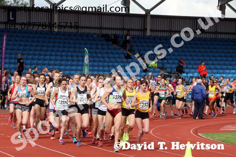 Senior womens 4 stage relay, Northern Senior 6 and 4 and Junior Stage Road Relays, SportsCity, Manchester. Photo:  David T. Hewitson/Sports for All Pics
